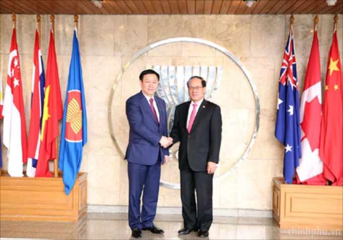 Phó Thủ tướng Vương Đình Huệ và Tổng Thư ký ASEAN Lê Lương Minh.