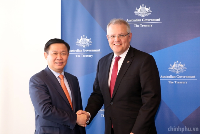 Trong khuôn khổ chuyến thăm Australia, ngày 24/7, Phó Thủ tướng Vương Đình Huệ đã có cuộc làm việc với Bộ trưởng Ngân khố Scott Morrison.