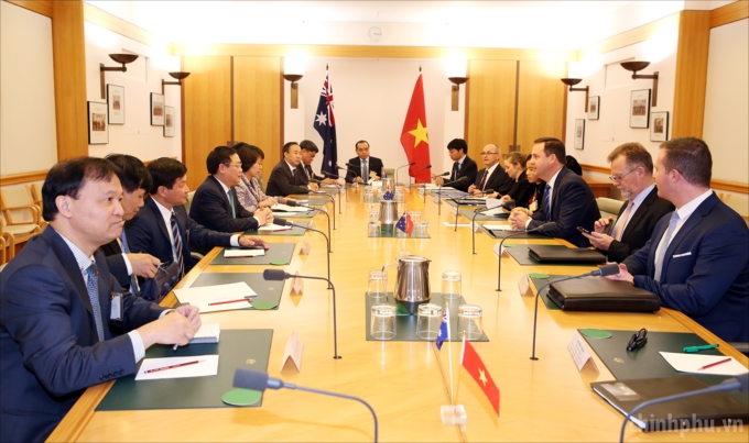 Phó Thủ tướng Vương Đình Huệ làm việc với Bộ trưởng Thương mại Australia.