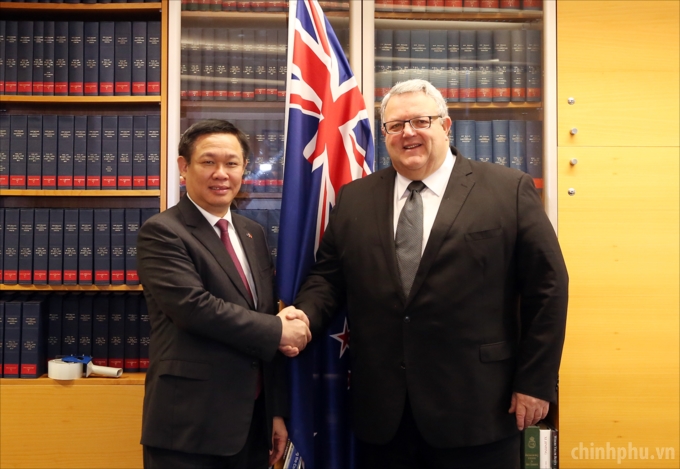 Phó Thủ tướng Vương Đình Huệ làm việc với Bộ trưởng Ngoại giao Gerry Brownlee.