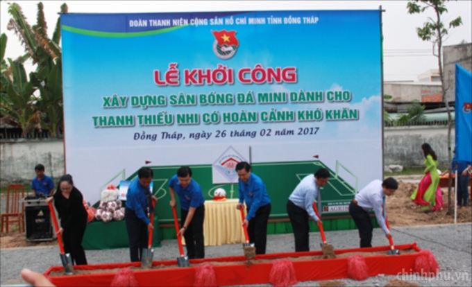 Phó Thủ tướng dự lễ khởi công xây dựng sân bóng đá mini cho trẻ em có hoàn cảnh khó khăn